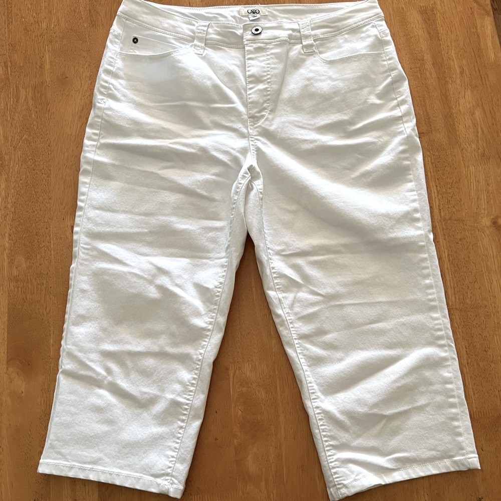 Cato Womens White Capris • Size 14